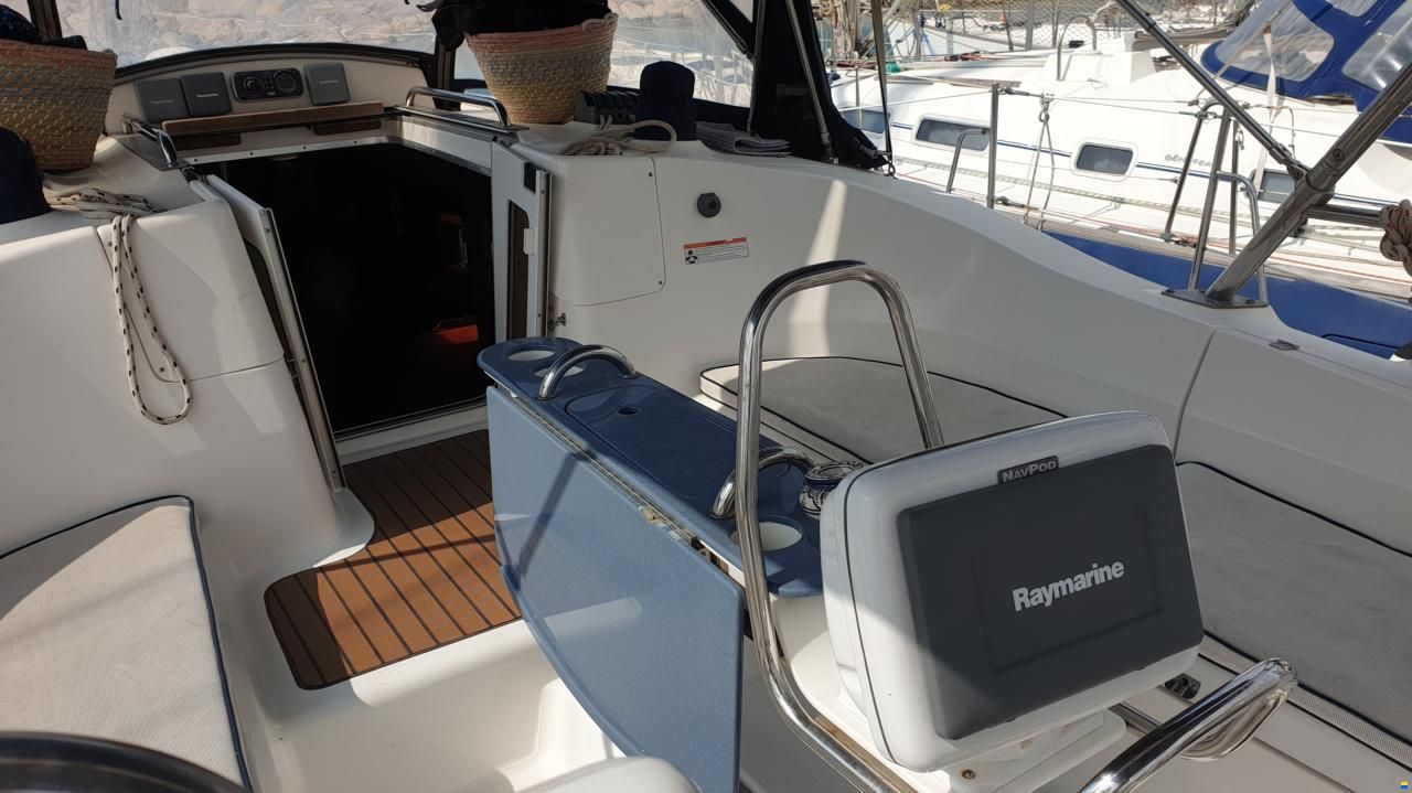 Hunter Marine 45 Deck salon