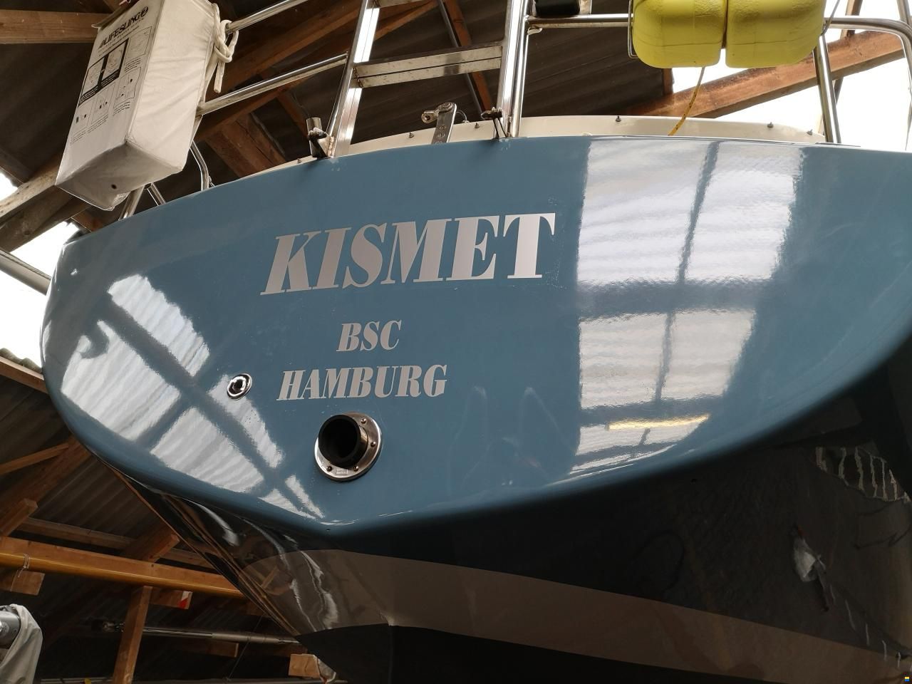 Hatecke Hornet 32