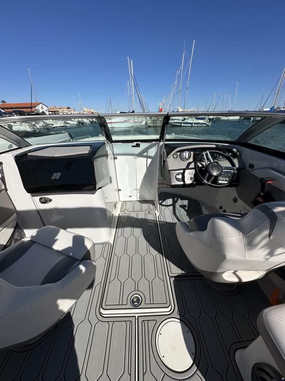 Four Winns HD220