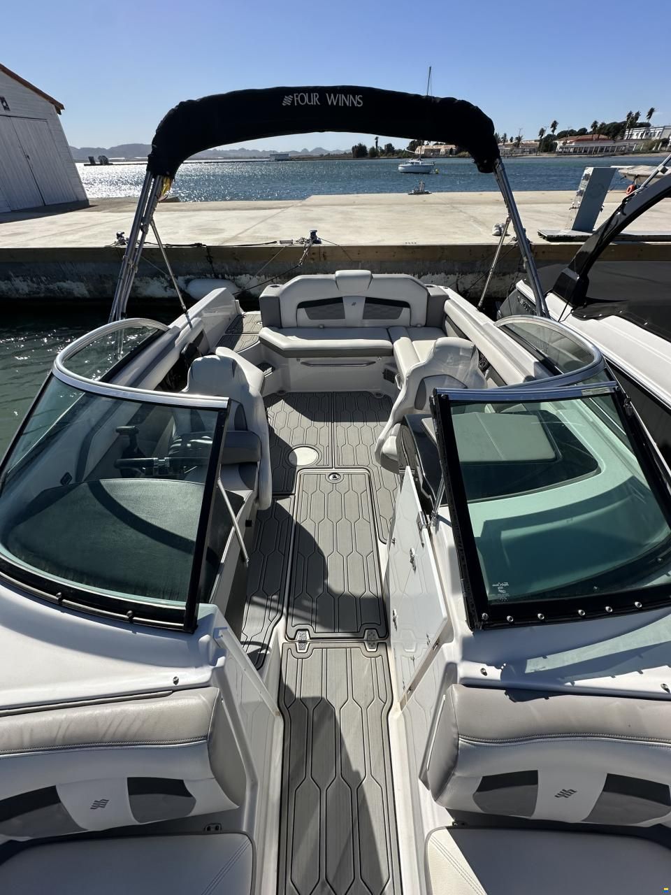 Four Winns HD220