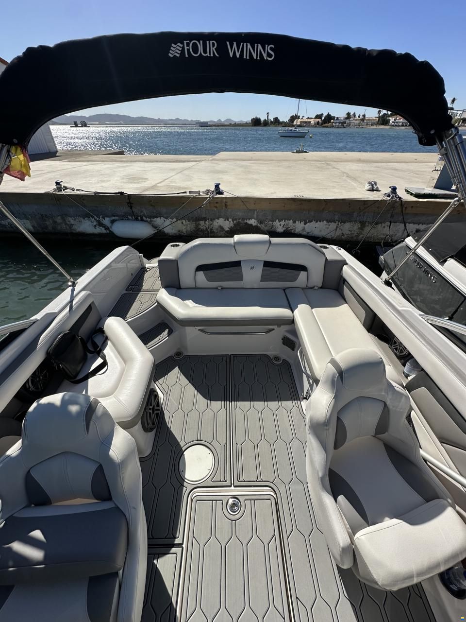 Four Winns HD220