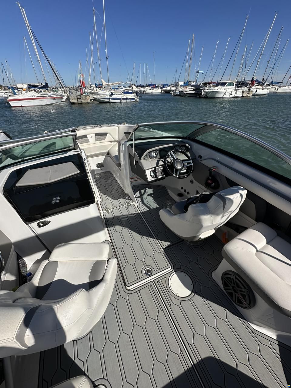 Four Winns HD220