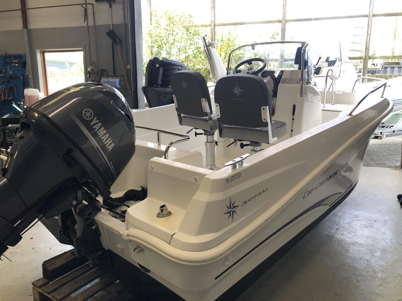 Jeanneau 4.7 CC Style