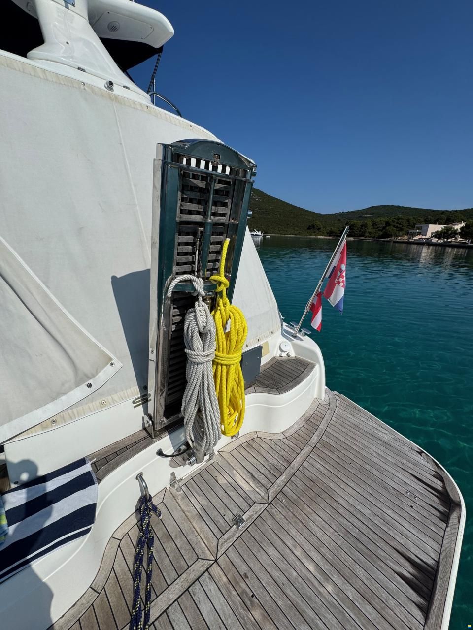 Sealine F33
