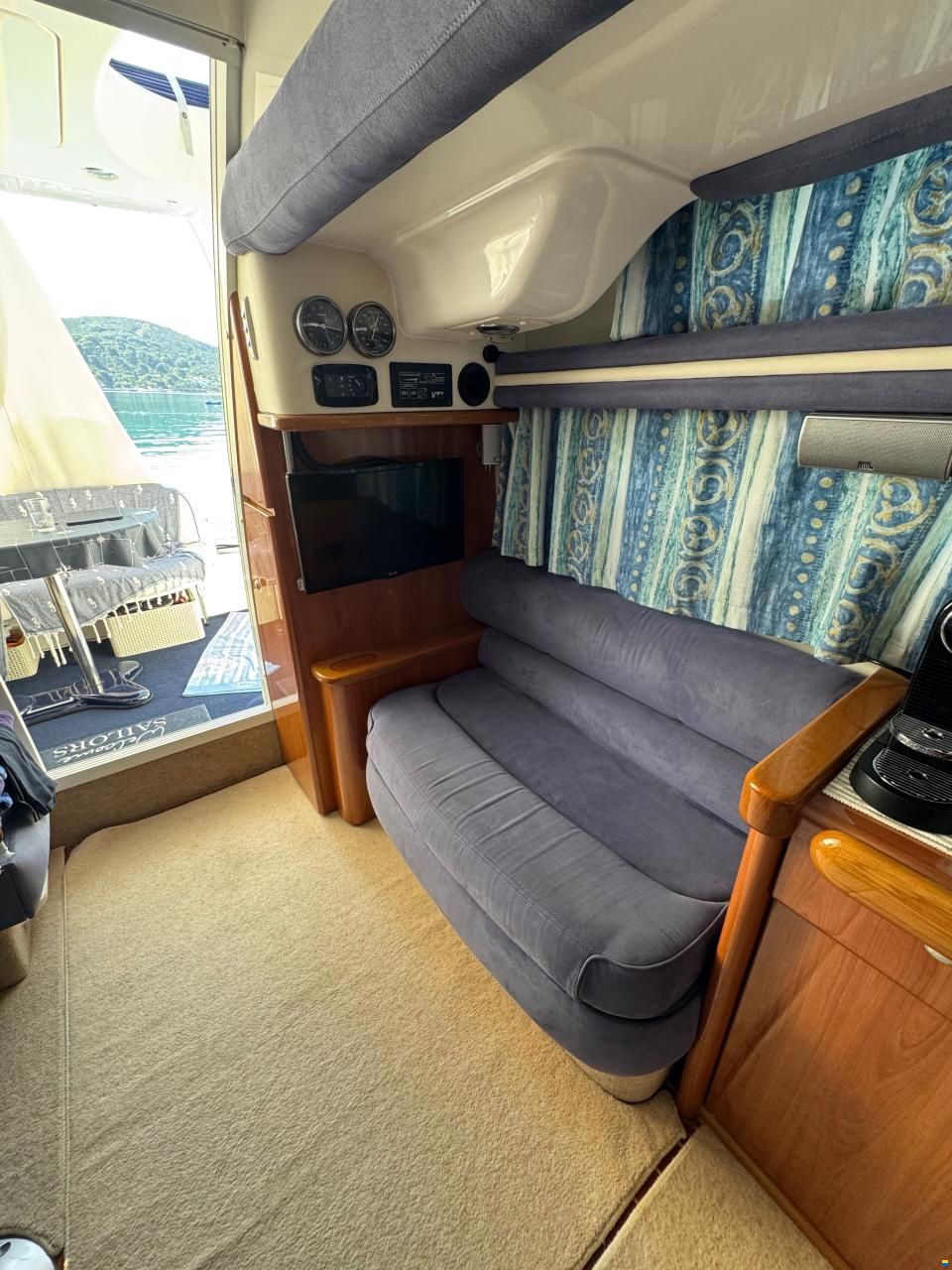 Sealine F33