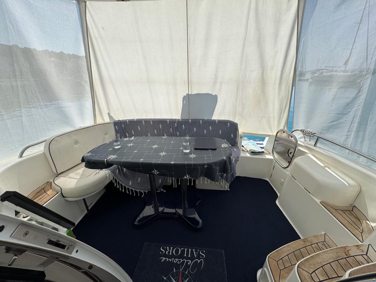 Sealine F33