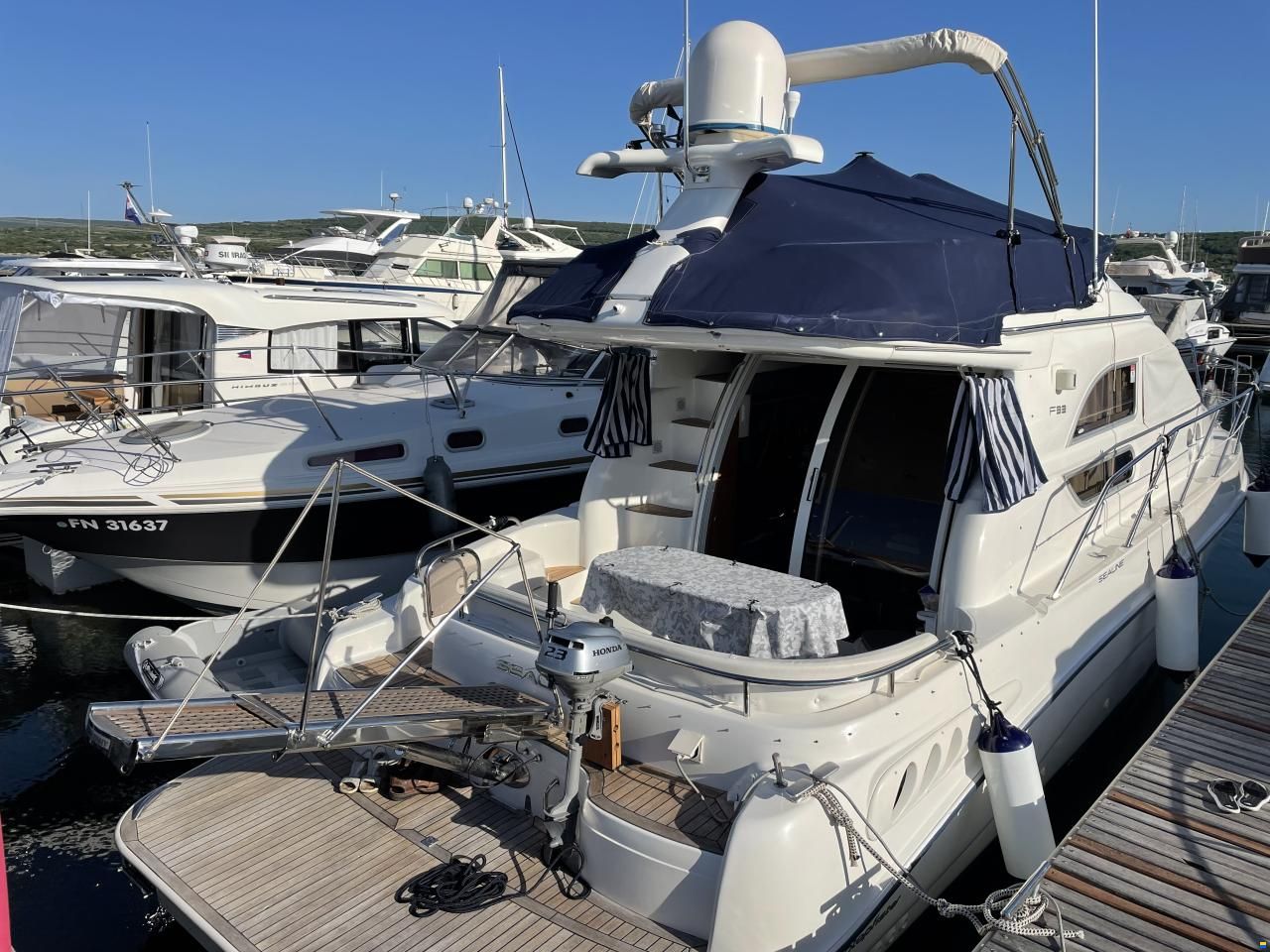 Sealine F33