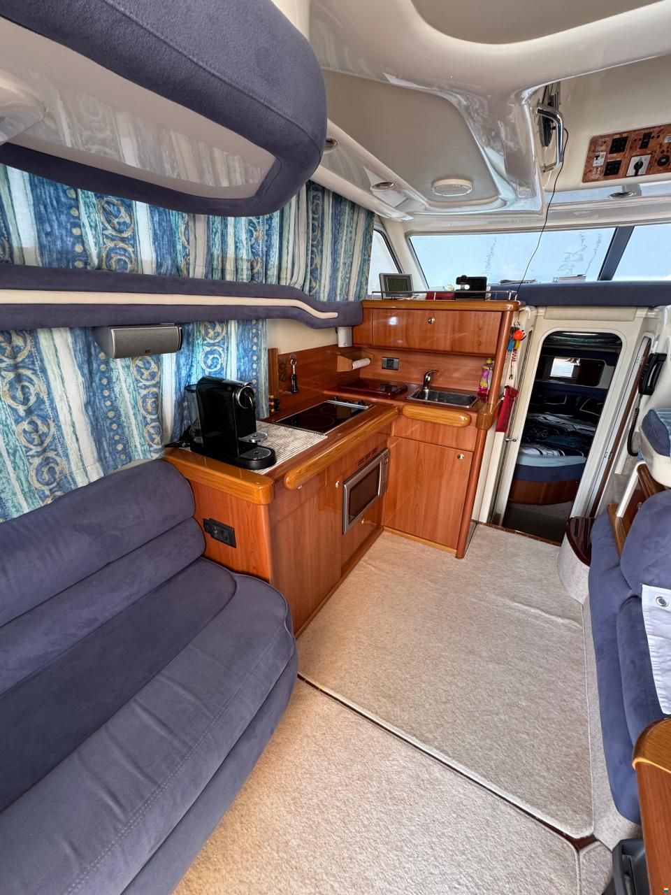 Sealine F33