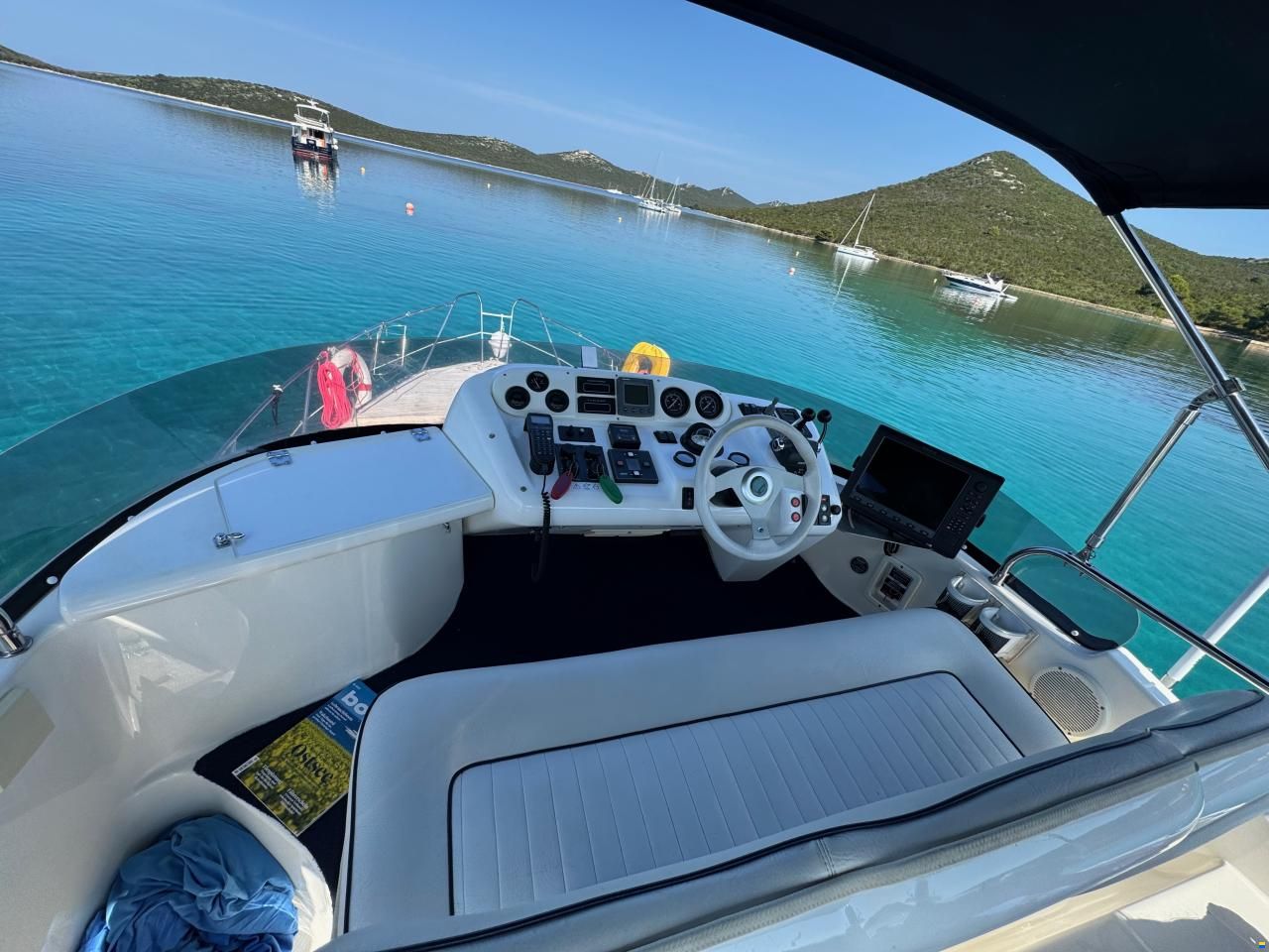 Sealine F33