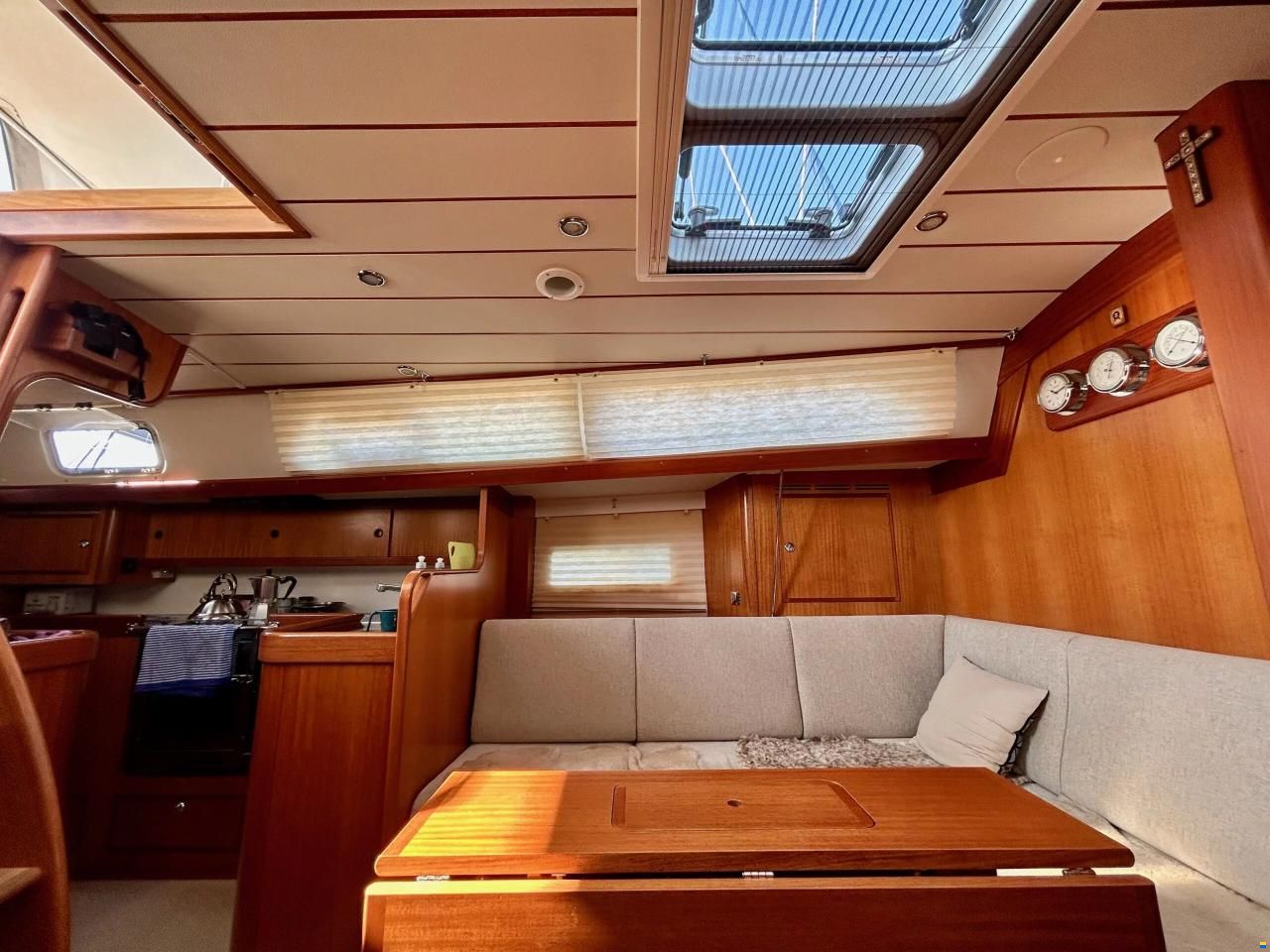 Hallberg-Rassy 44