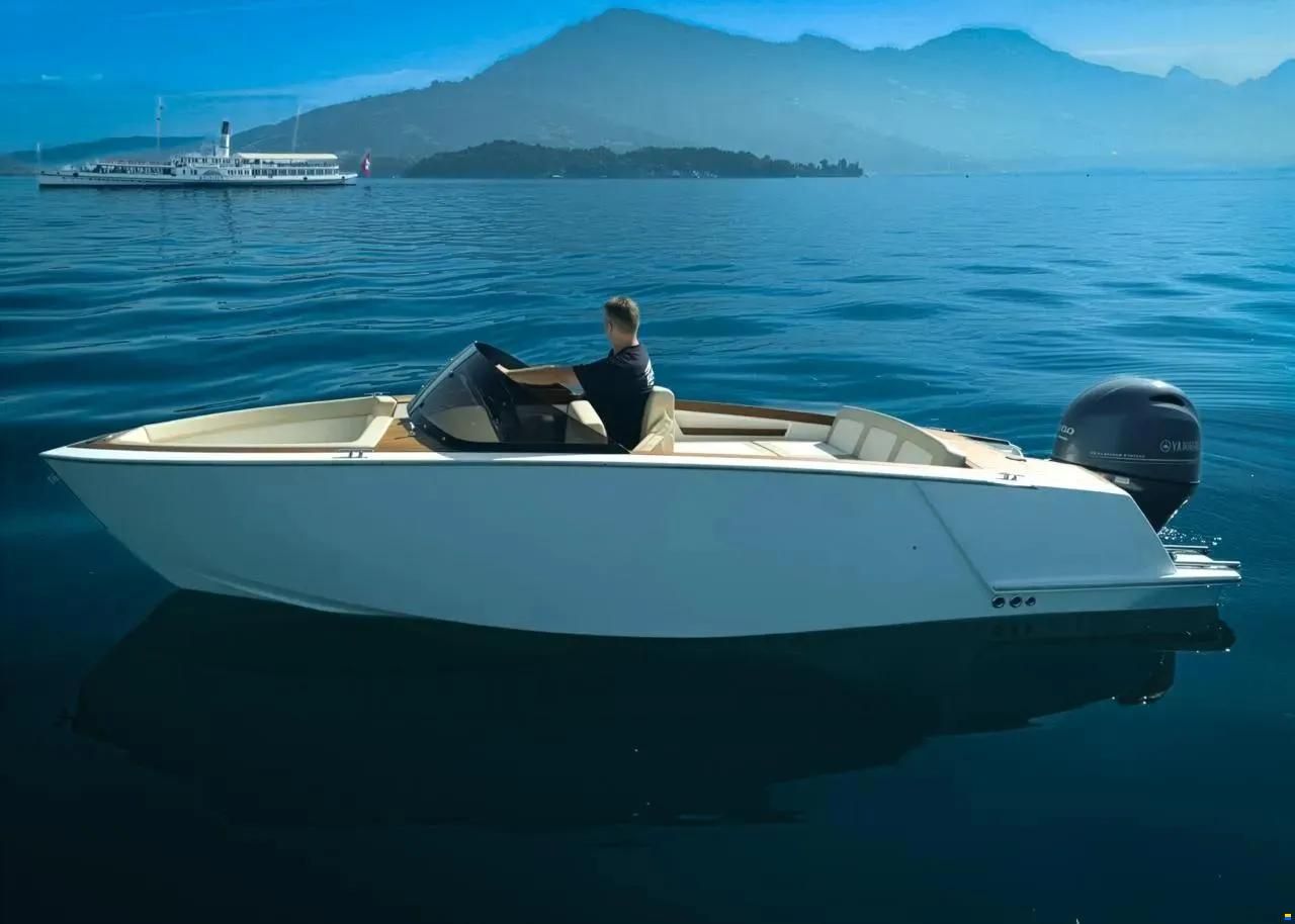 Flying Shark 5.7 Bowrider