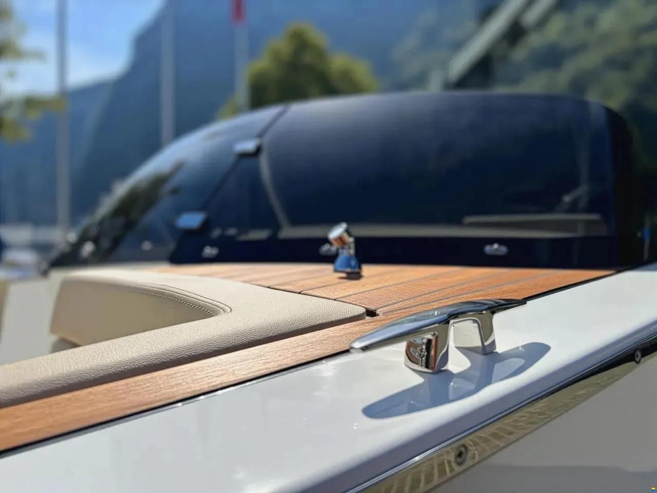 Flying Shark 5.7 Bowrider