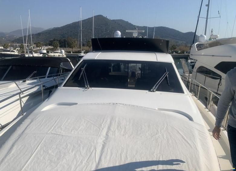 Ferretti 550