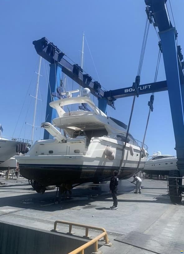 Ferretti 550
