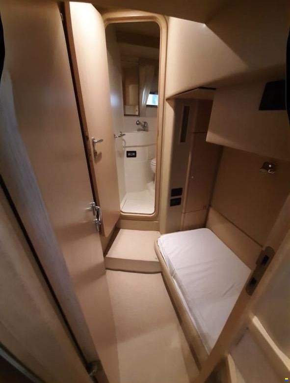 Ferretti 550