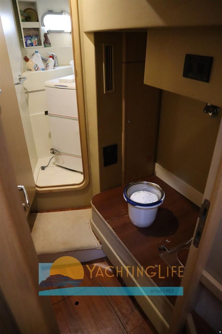 Ferretti 550