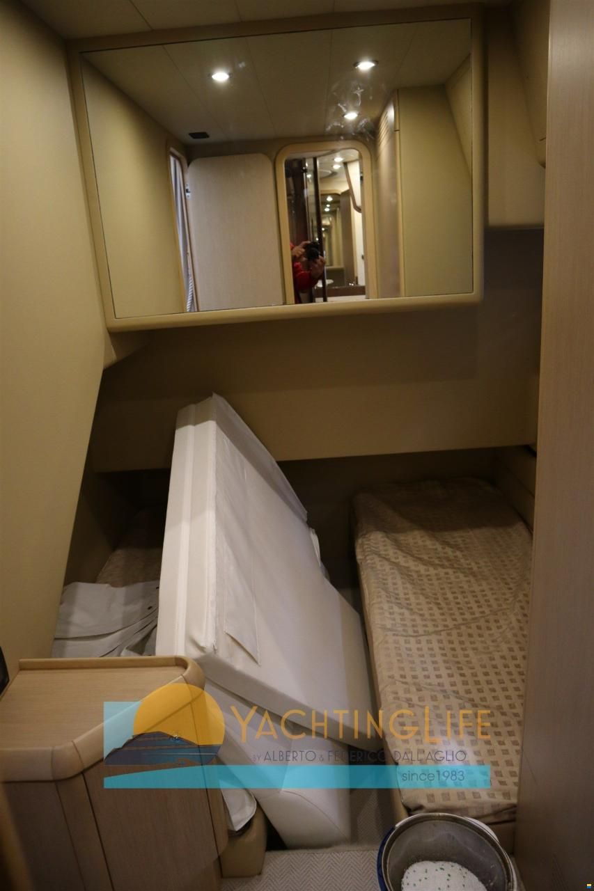 Ferretti 550