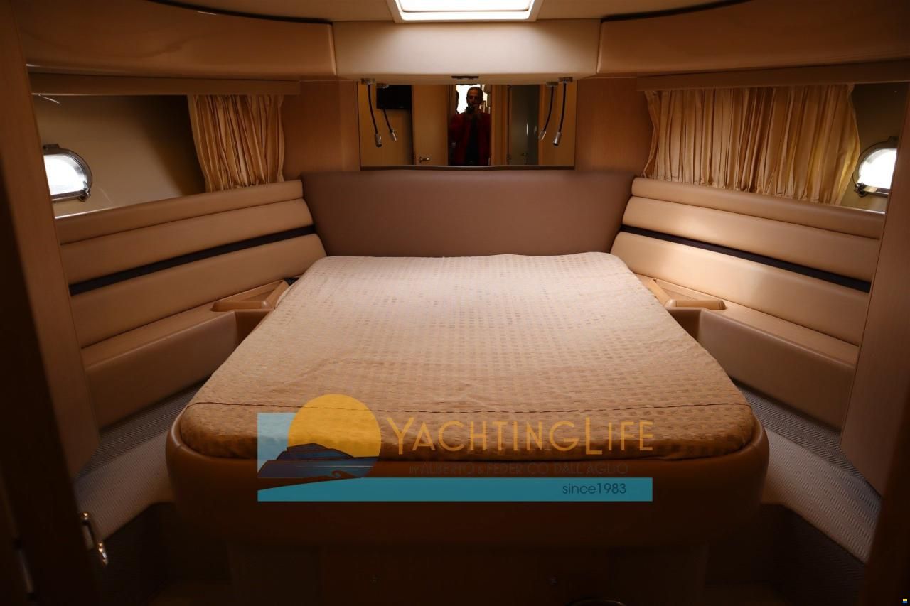 Ferretti 550