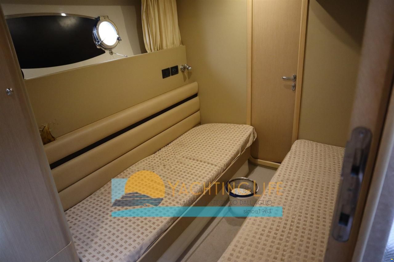 Ferretti 550