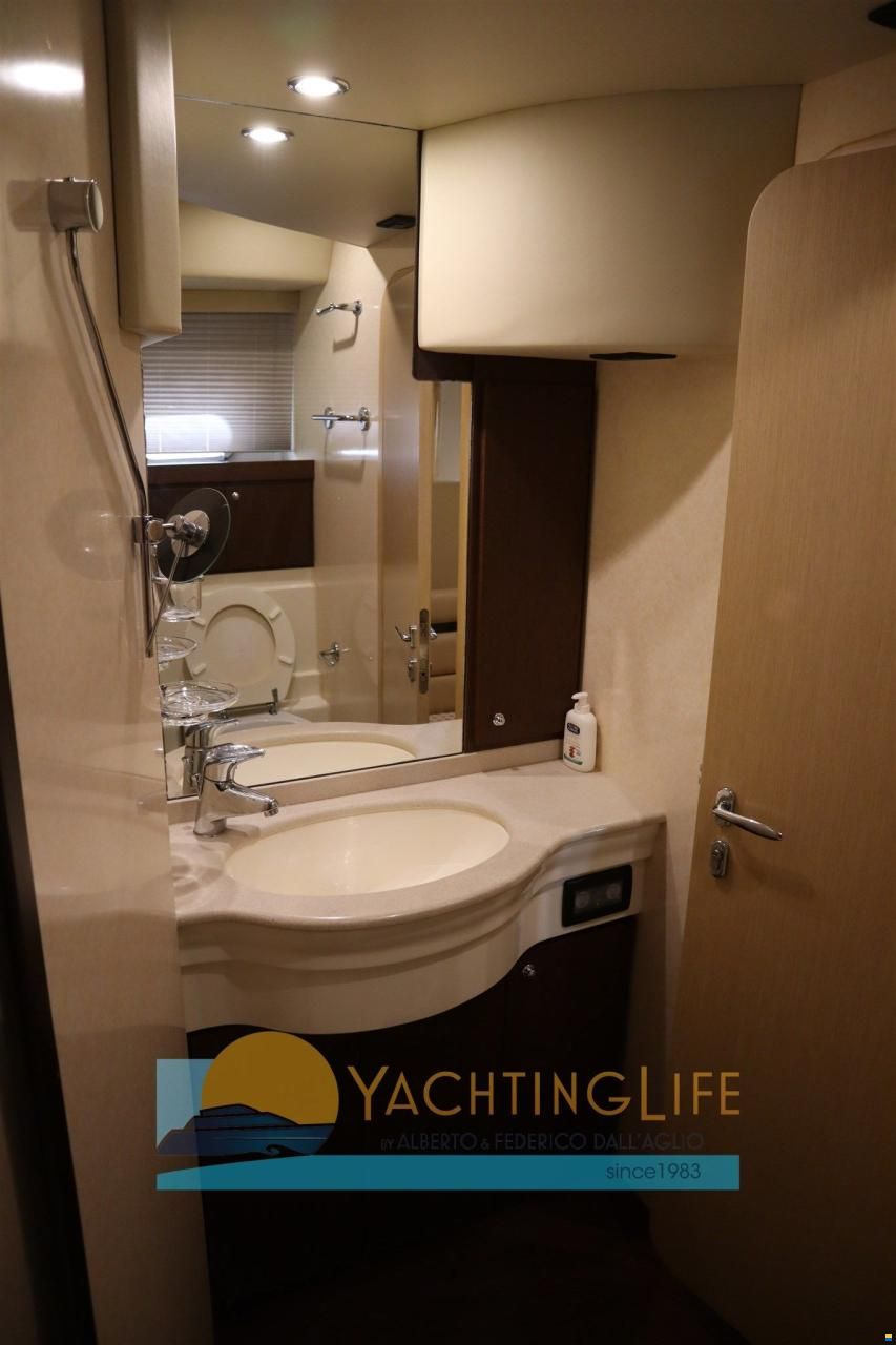 Ferretti 550