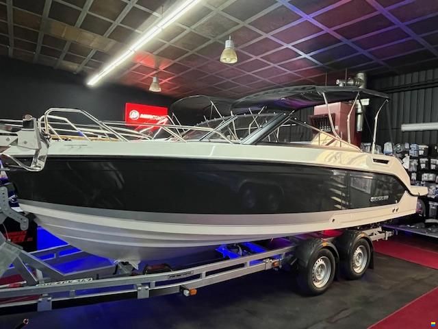 Quicksilver 675 Cruiser mit Mercury F150XL in wei&szlig;