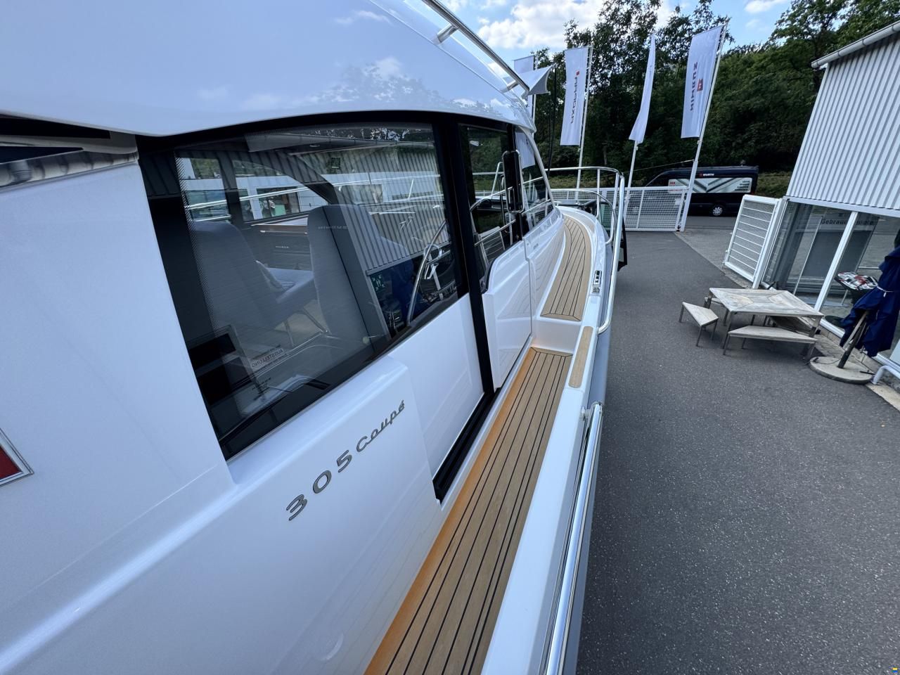 Nimbus 305 Coupe