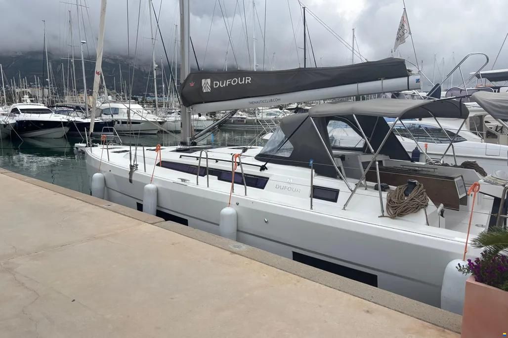 Dufour 470