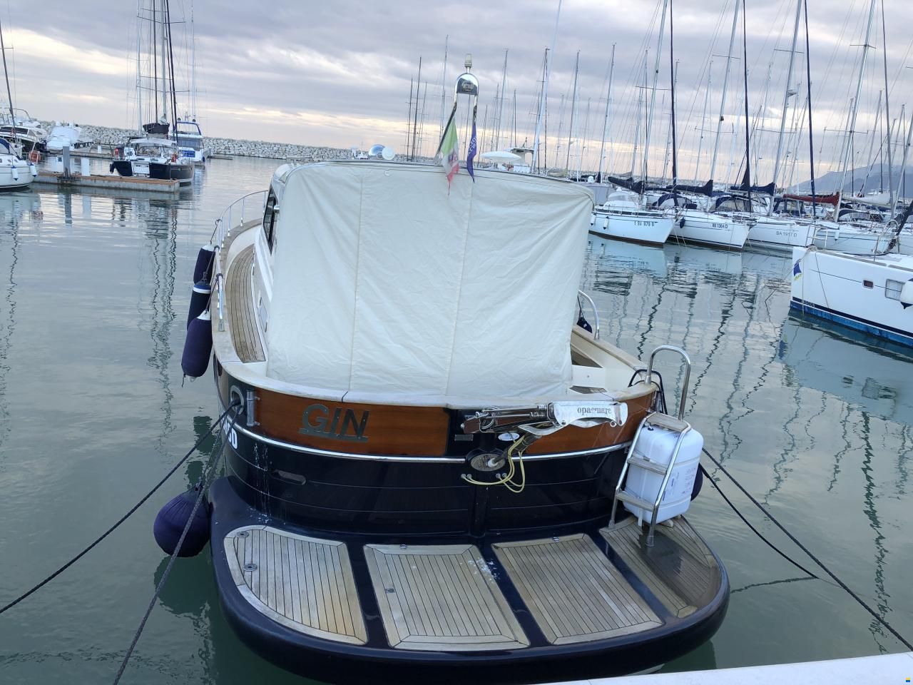 Di Donna Serapo 42 Cabin
