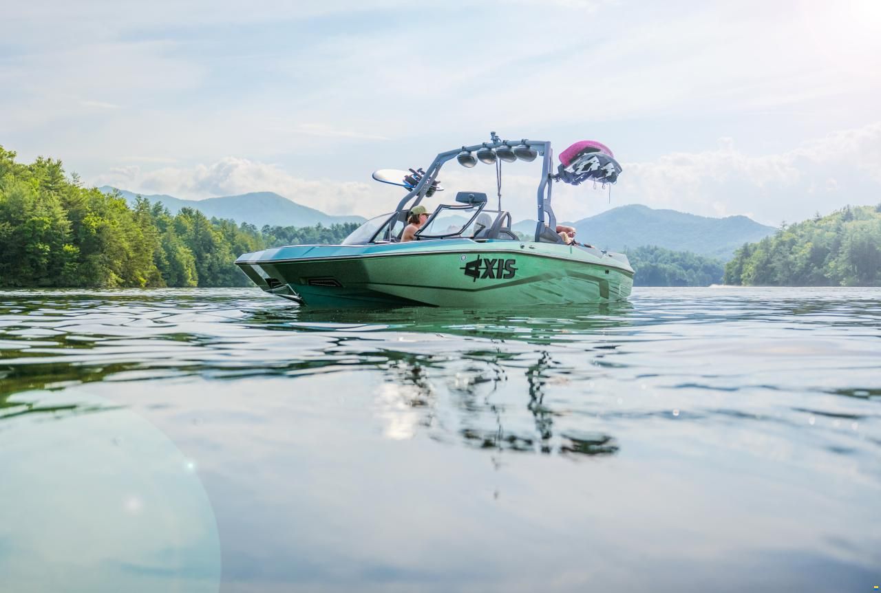 Exklusiver gedeckter Liegeplatz mit Lift