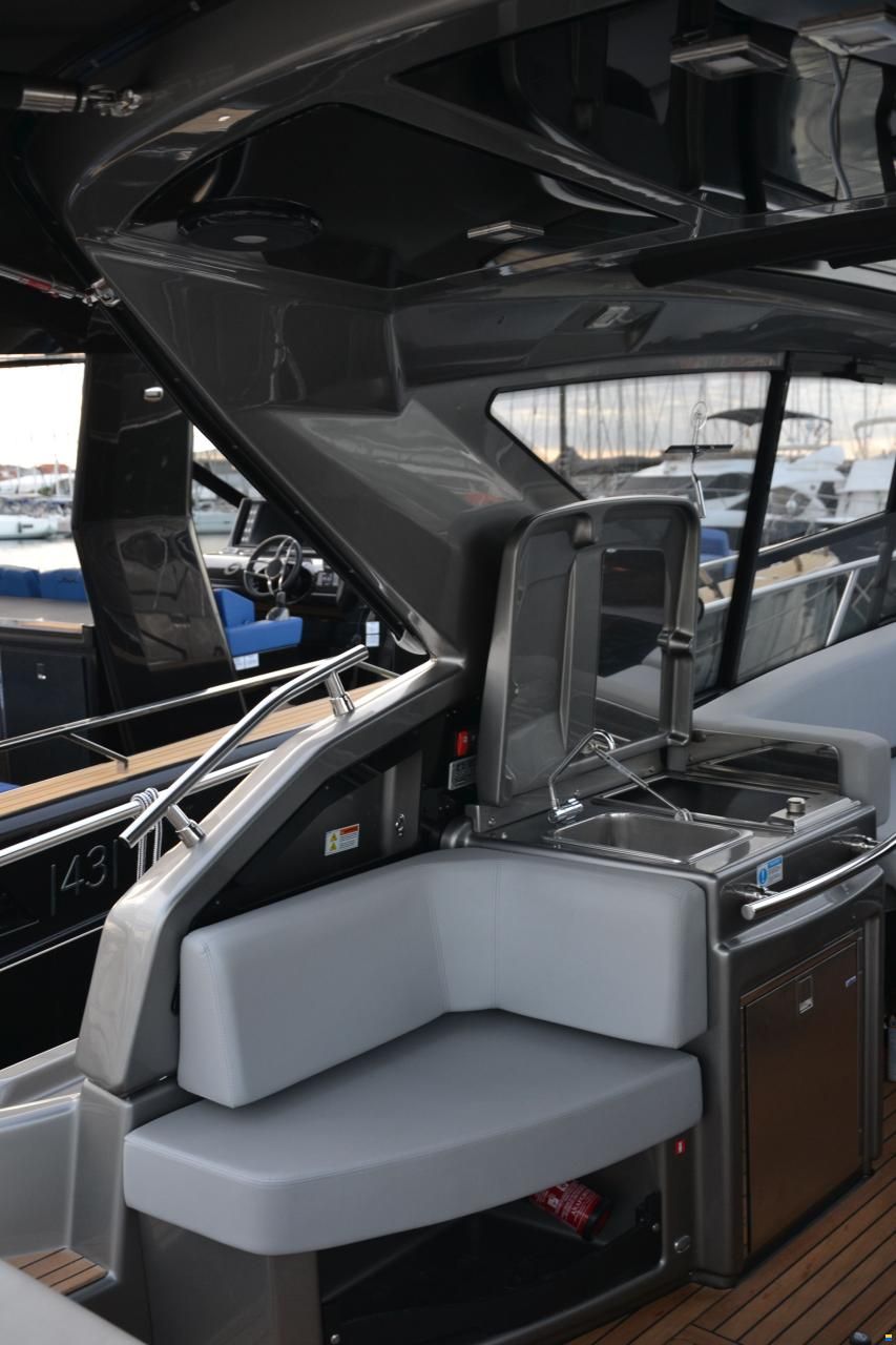 Cranchi M44 HT