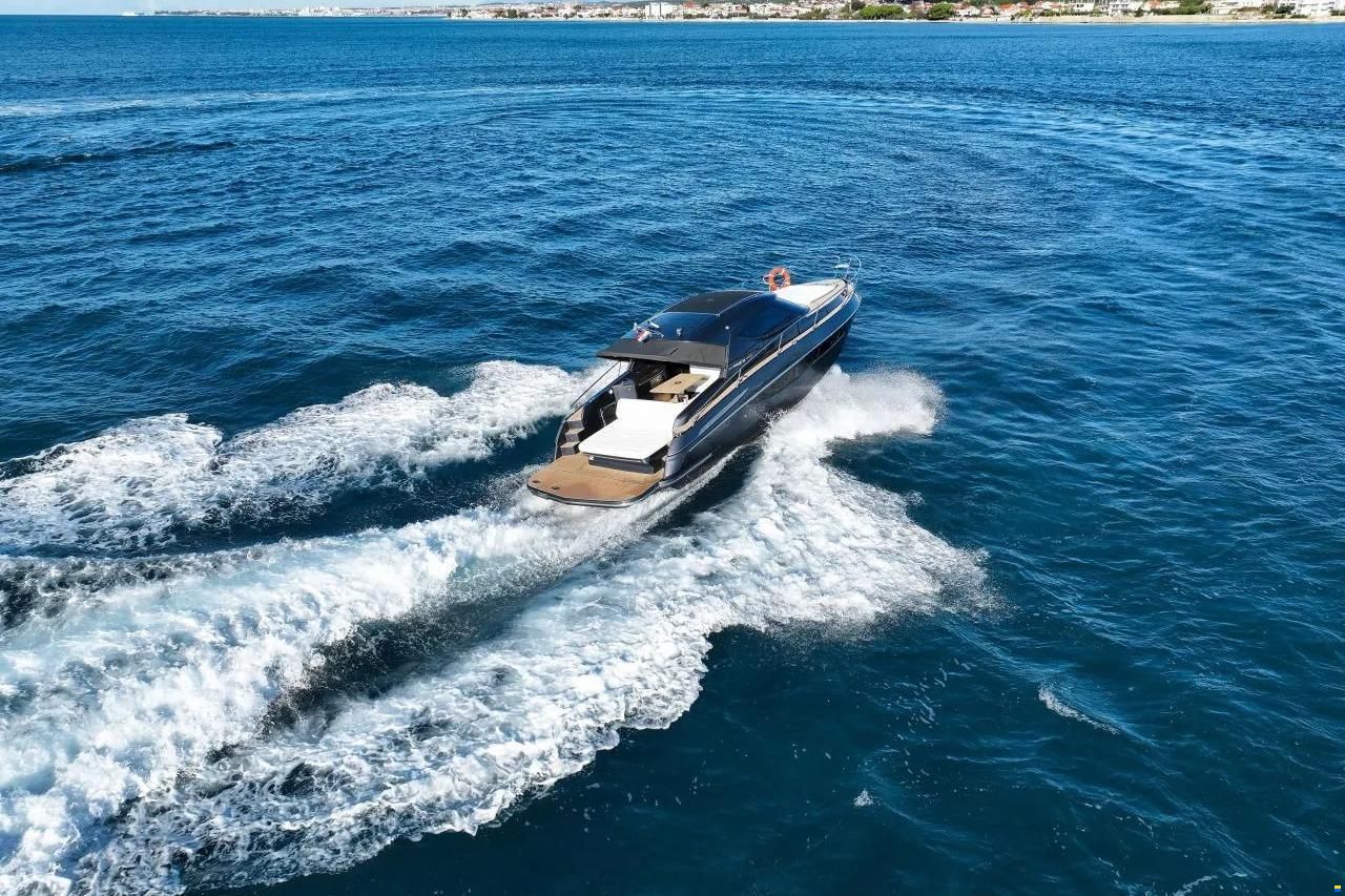 Focus Motor Yacht Power 36