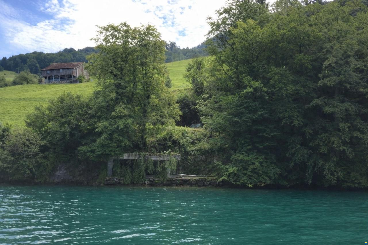 Motorboots-Unterstand am Vierwaldstätter