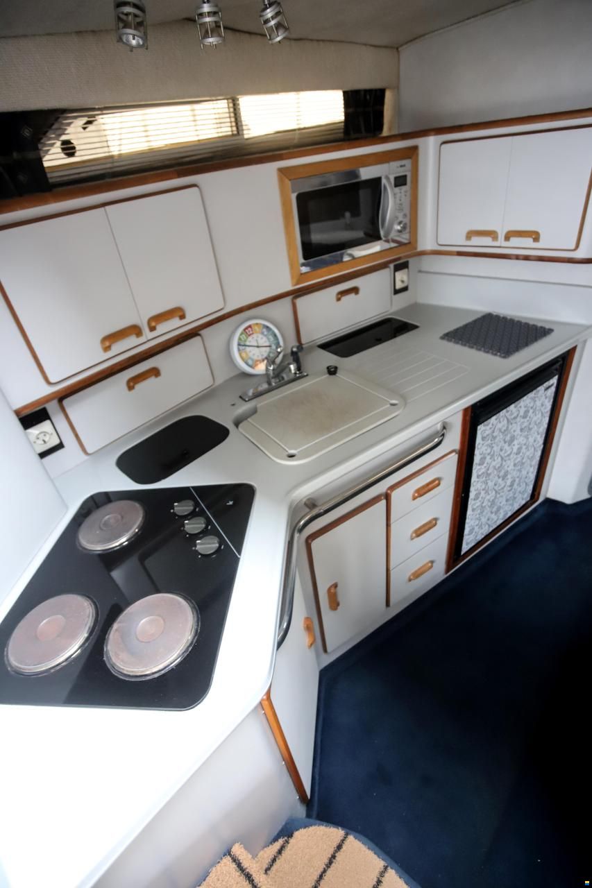 Sea Ray 350 Express Cruiser