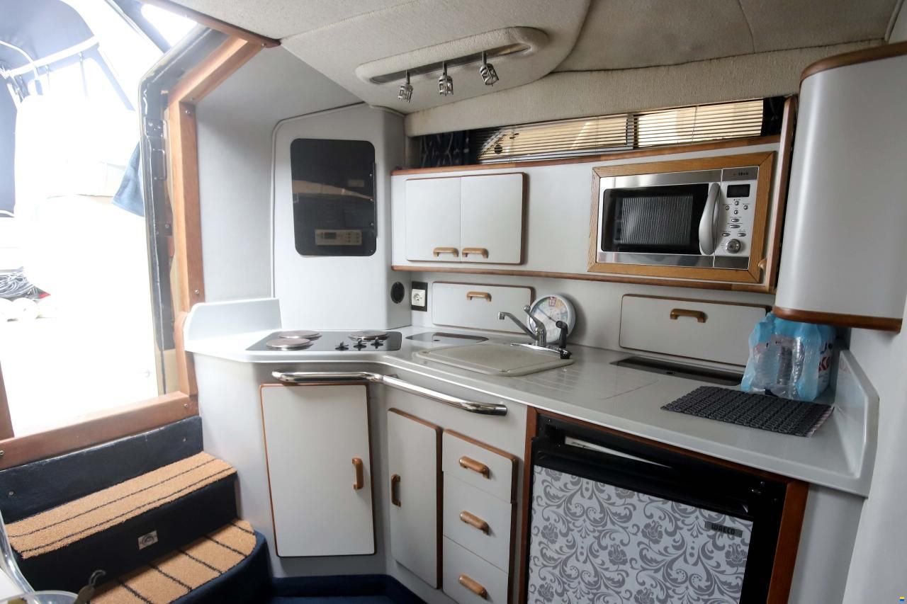 Sea Ray 350 Express Cruiser