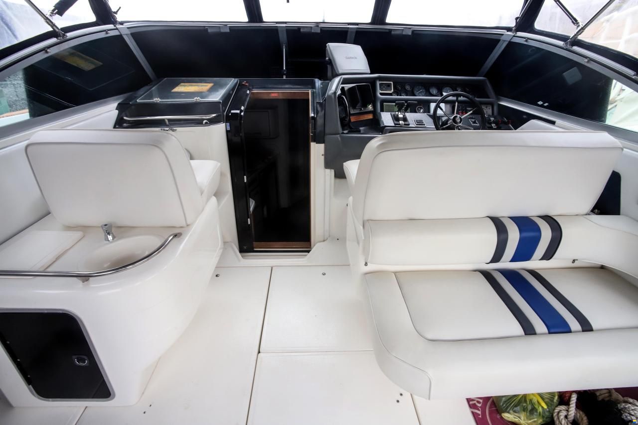 Sea Ray 350 Express Cruiser
