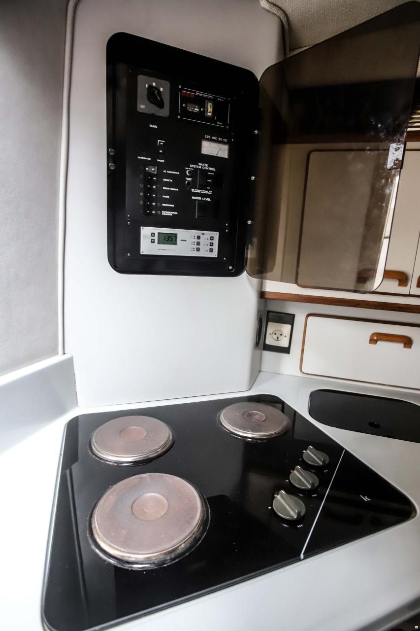 Sea Ray 350 Express Cruiser