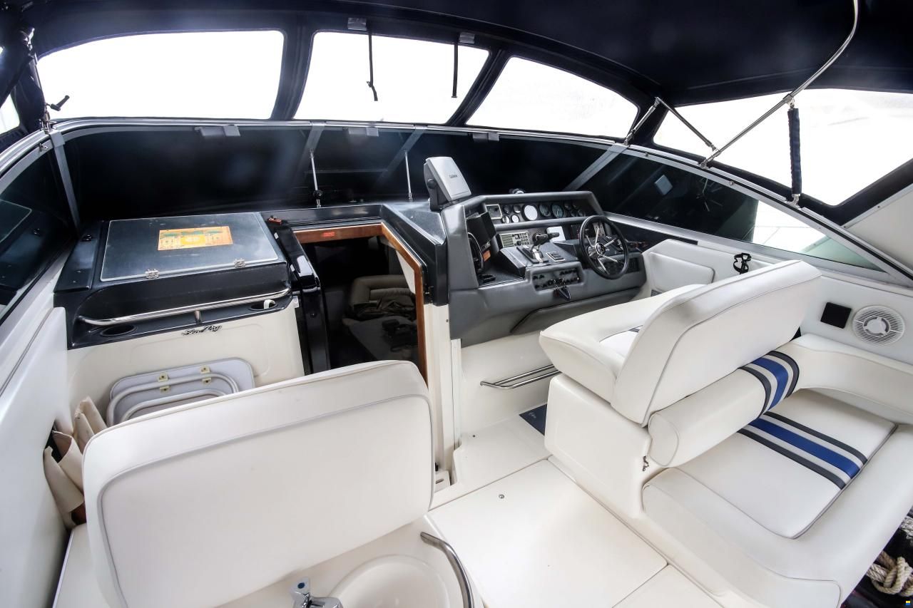 Sea Ray 350 Express Cruiser