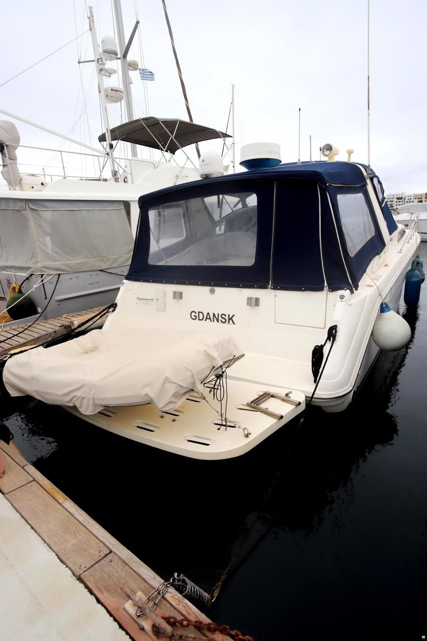 Sea Ray 350 Express Cruiser