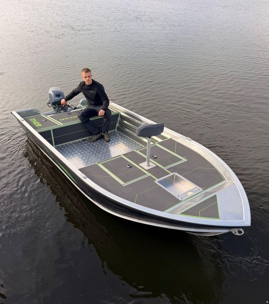 Kerman M428 visboot