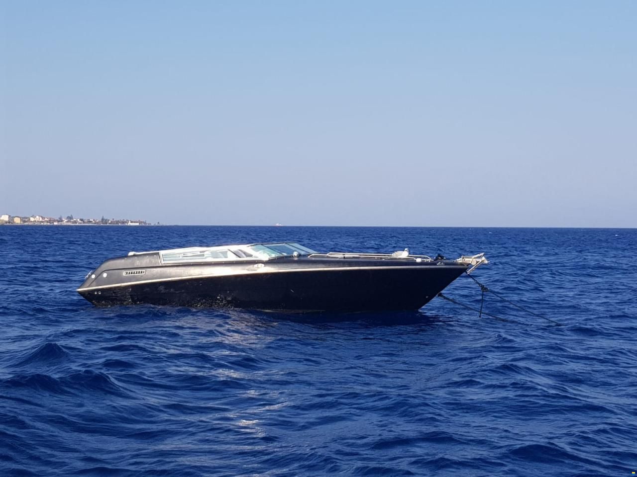 Four Winns Liberator 221