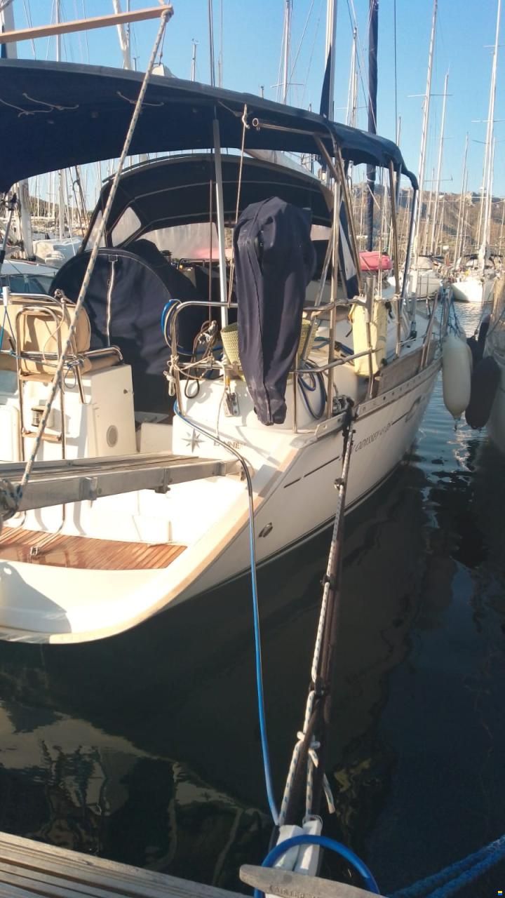 Jeanneau 43 Deck Salon
