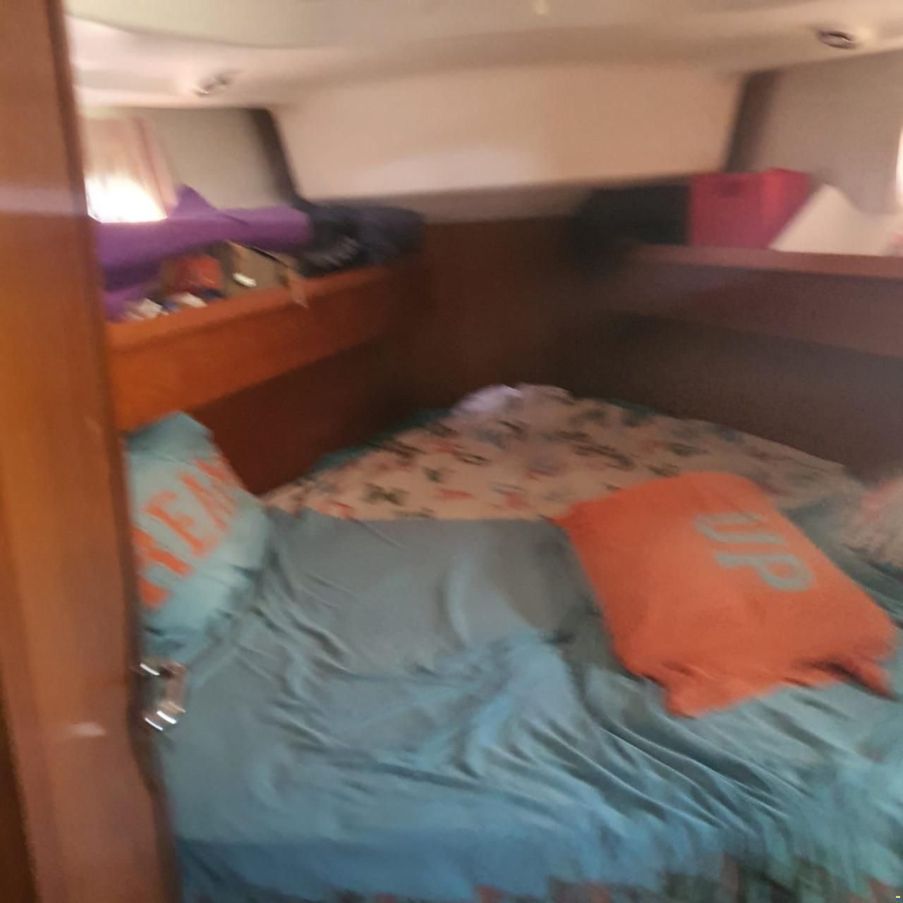 Jeanneau 43 Deck Salon