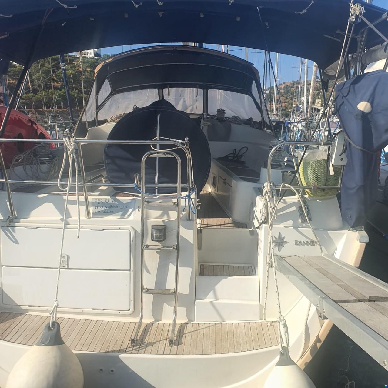 Jeanneau 43 Deck Salon
