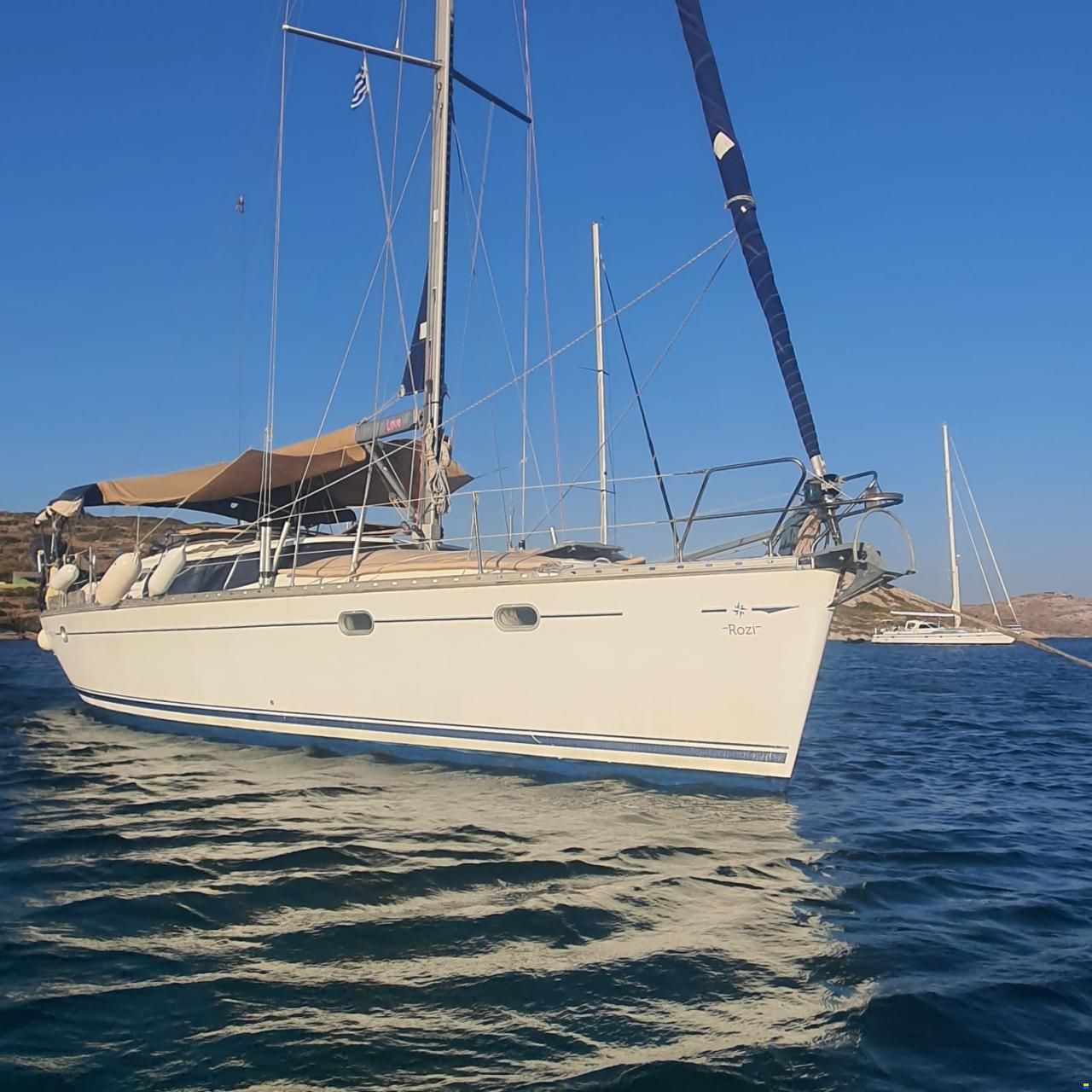 Jeanneau 43 Deck Salon