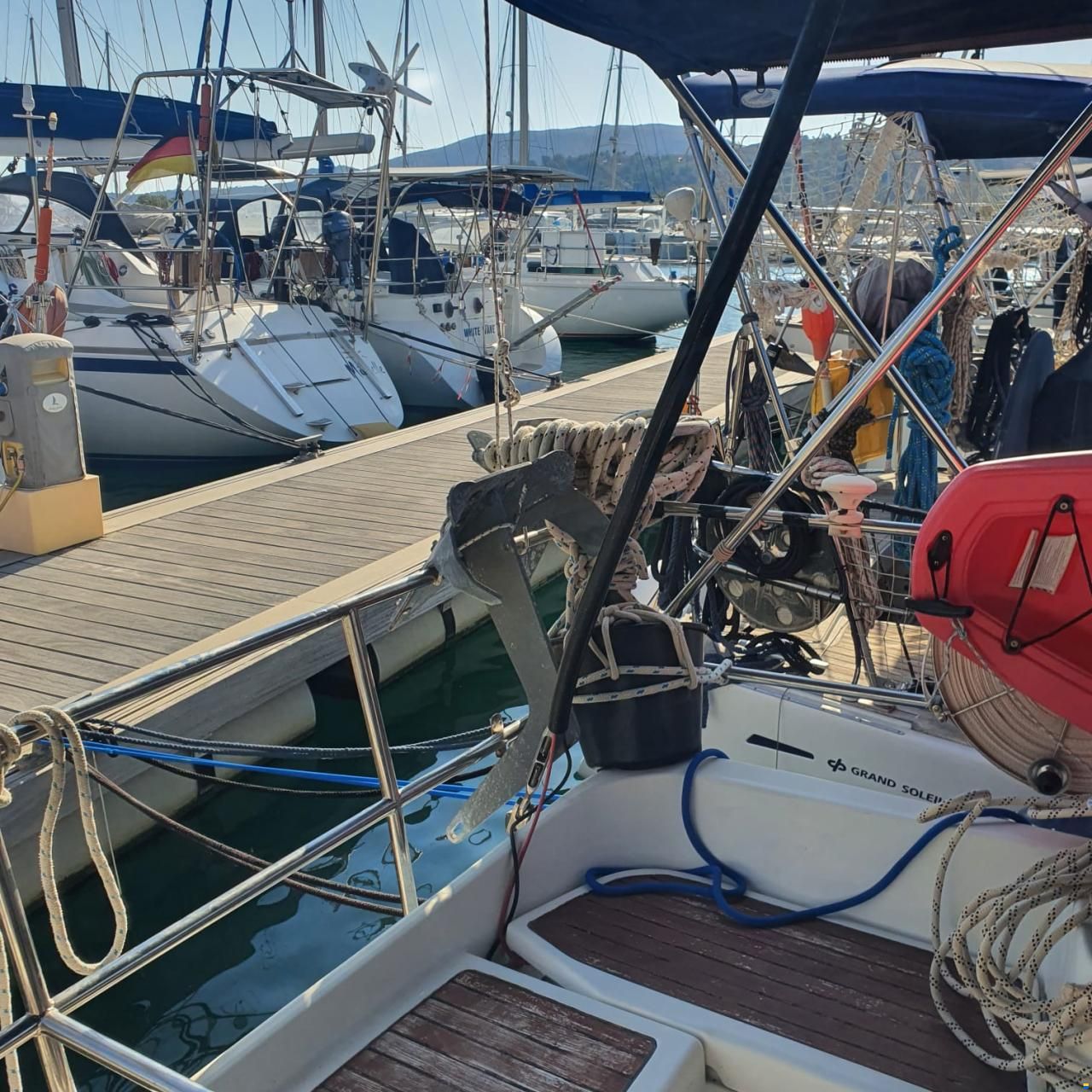 Jeanneau 43 Deck Salon