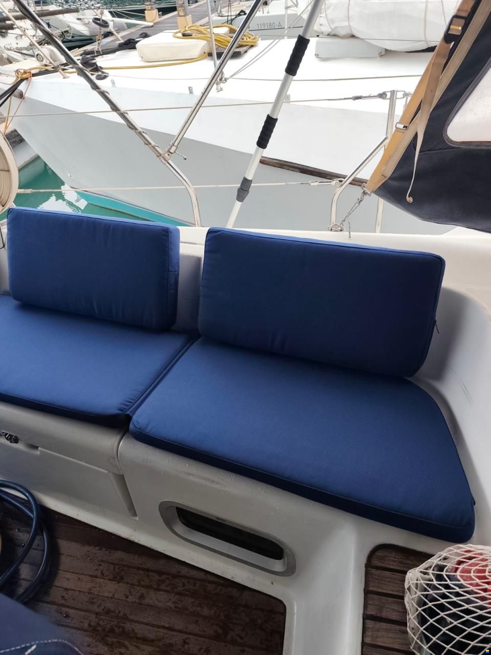 Jeanneau 43 Deck Salon