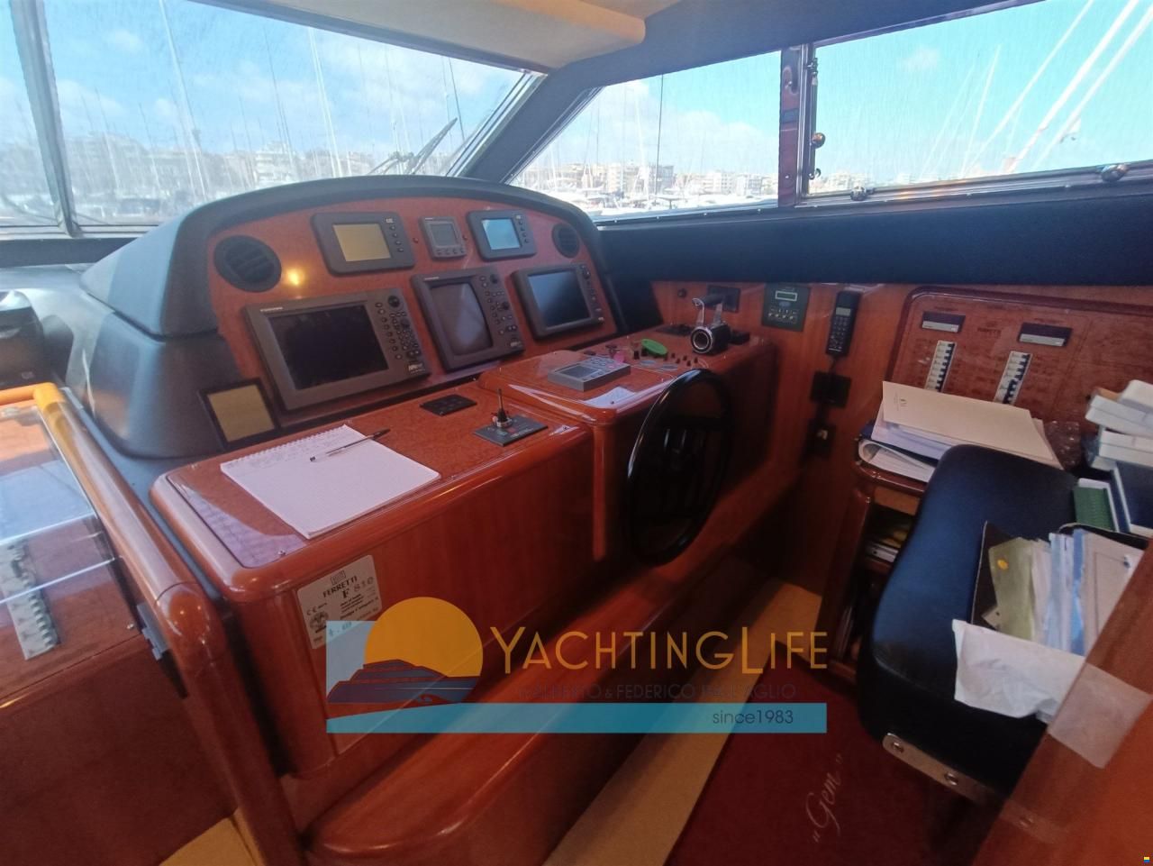 Ferretti 810