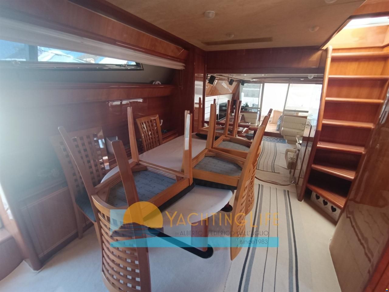Ferretti 810
