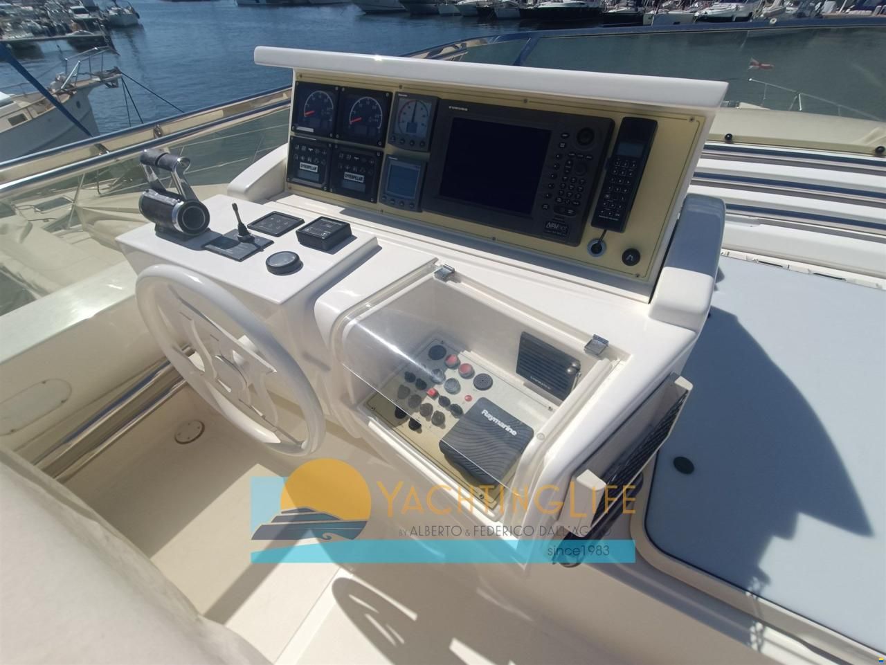 Ferretti 810