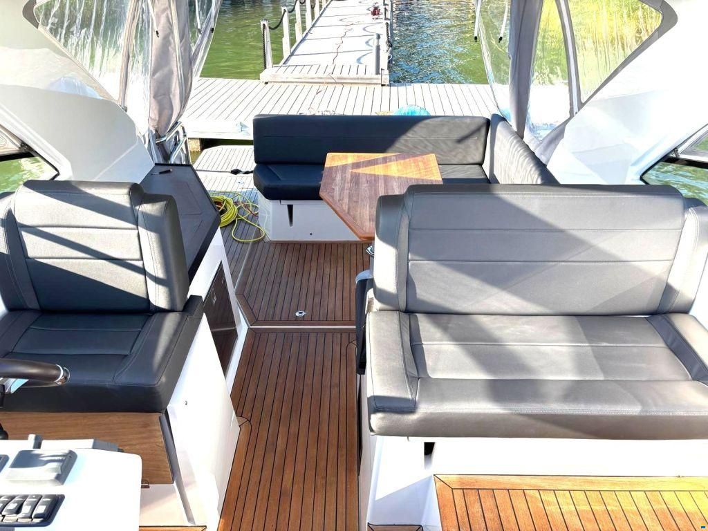 Sealine S330